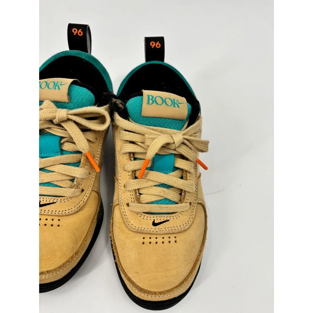 Nike book hike